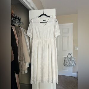 Chic White Textured Midi Dress